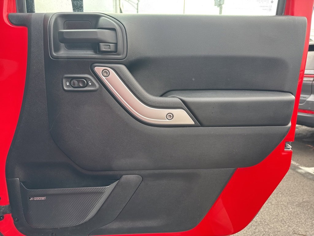 Used 2016 Jeep Wrangler Unlimited Rubicon w/ Connectivity Group image 43
