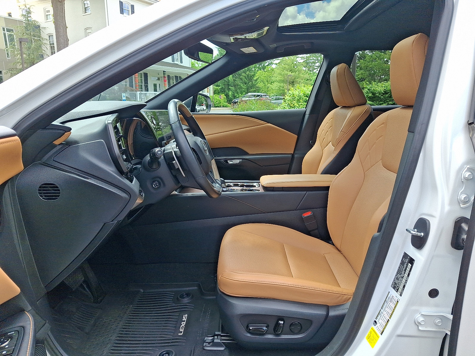 Used 2023 Lexus RX 350 Premium w/ Accessory Package AWD/4WD image 13