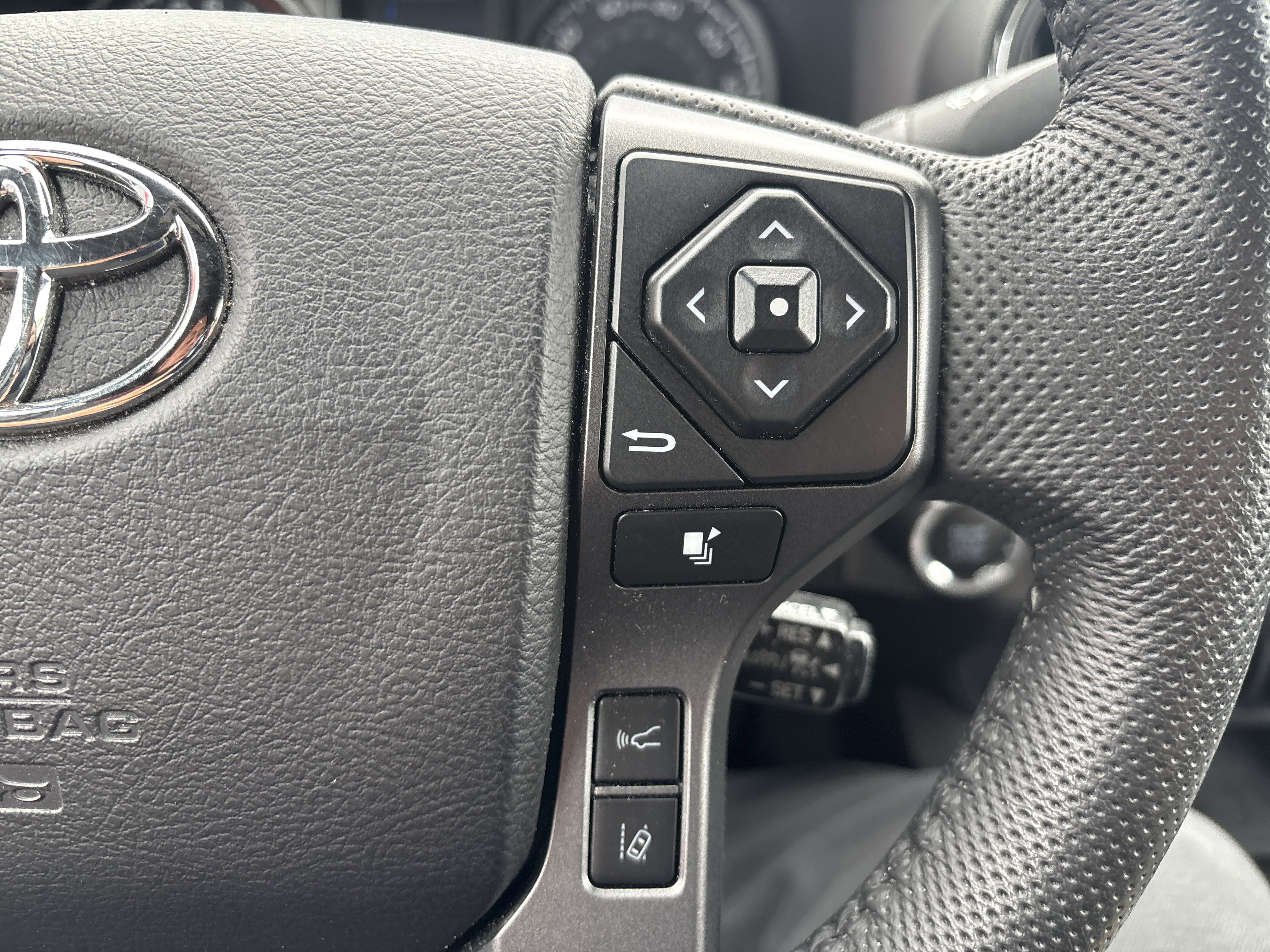 Used 2021 Toyota Tacoma TRD Sport w/ Technology Package image 19