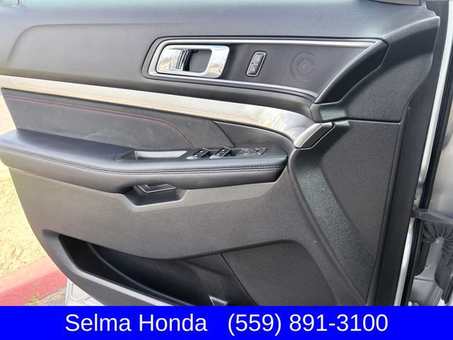 Used 2018 Ford Explorer XLT w/ Equipment Group 202A FWD image 13