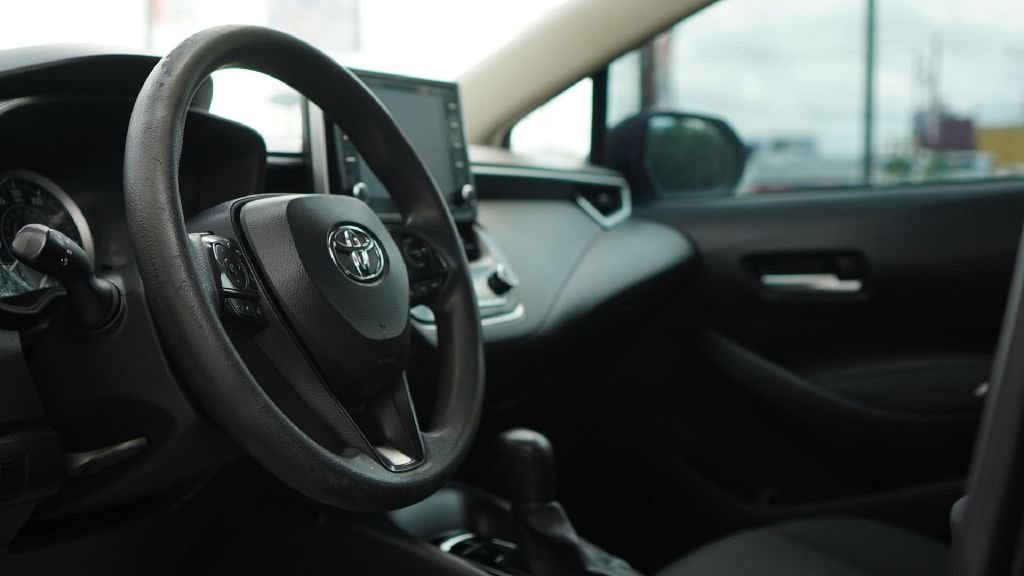 Used 2021 Toyota Corolla LE image 7