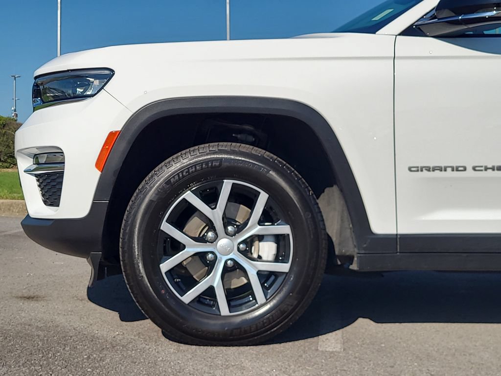 Used 2024 Jeep Grand Cherokee Limited RWD image 9