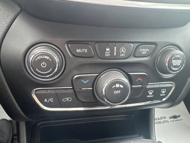Used 2019 Jeep Cherokee Latitude Plus w/ Cold Weather Group AWD/4WD image 13
