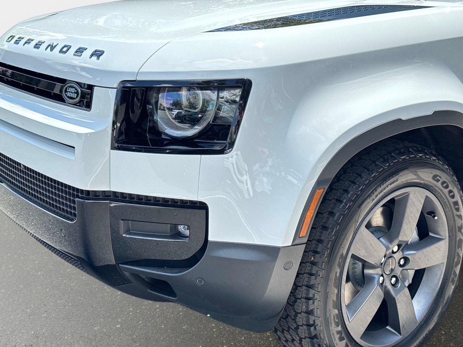 New 2026 Land Rover Defender 110 S AWD/4WD image 9