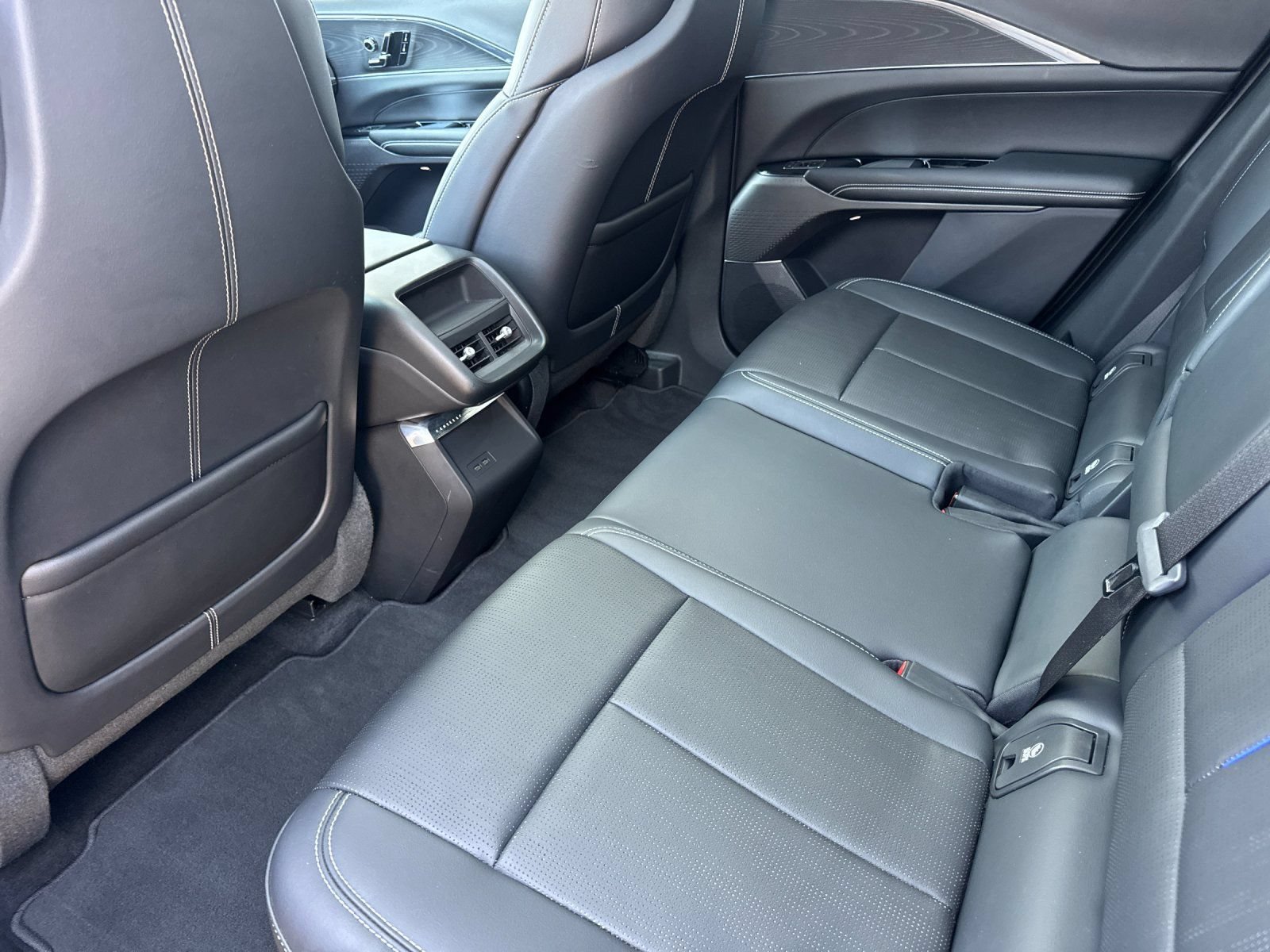 Used 2024 Cadillac Lyriq Sport RWD image 14
