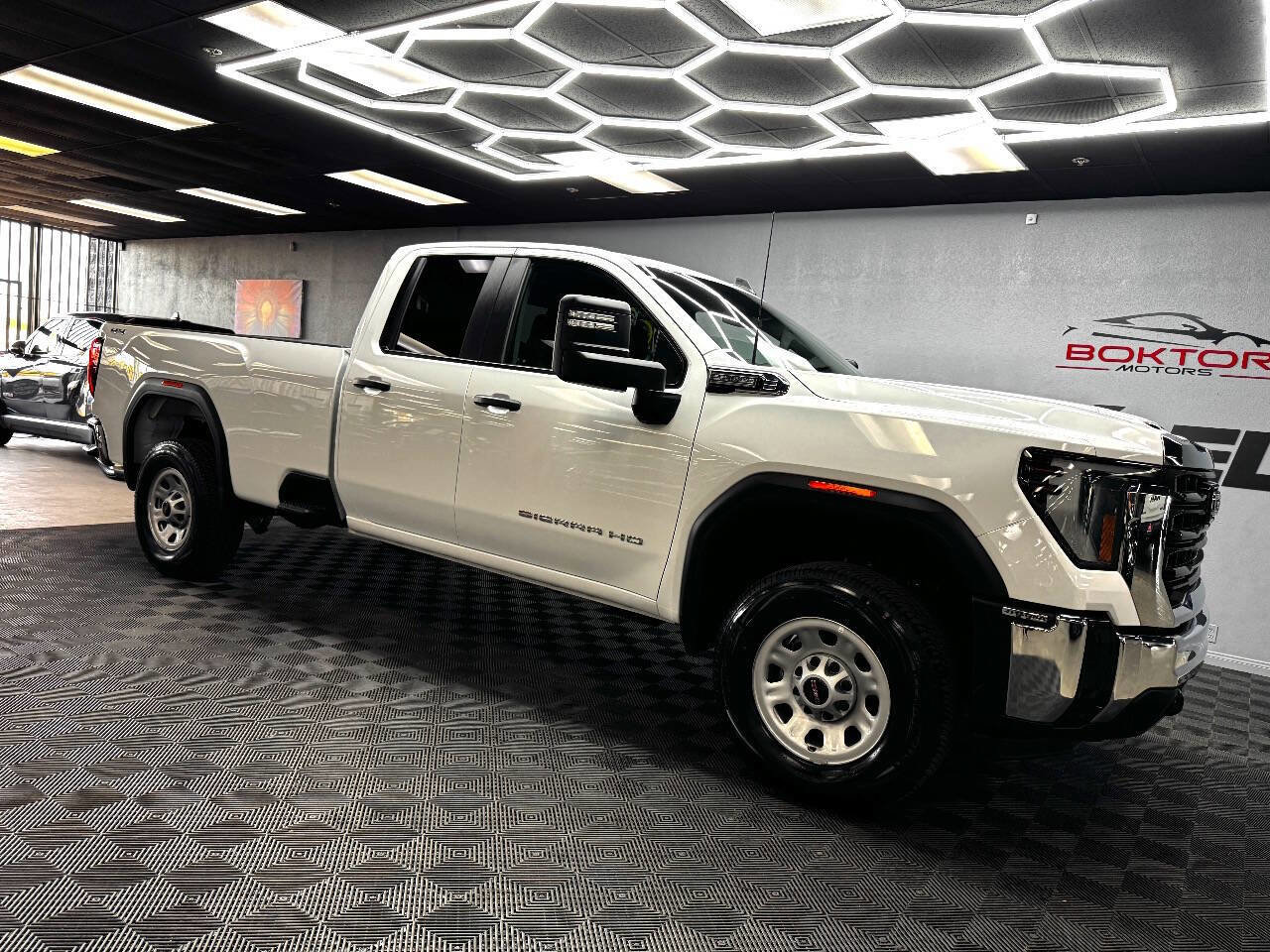 Used 2024 GMC Sierra 2500 Pro image 1