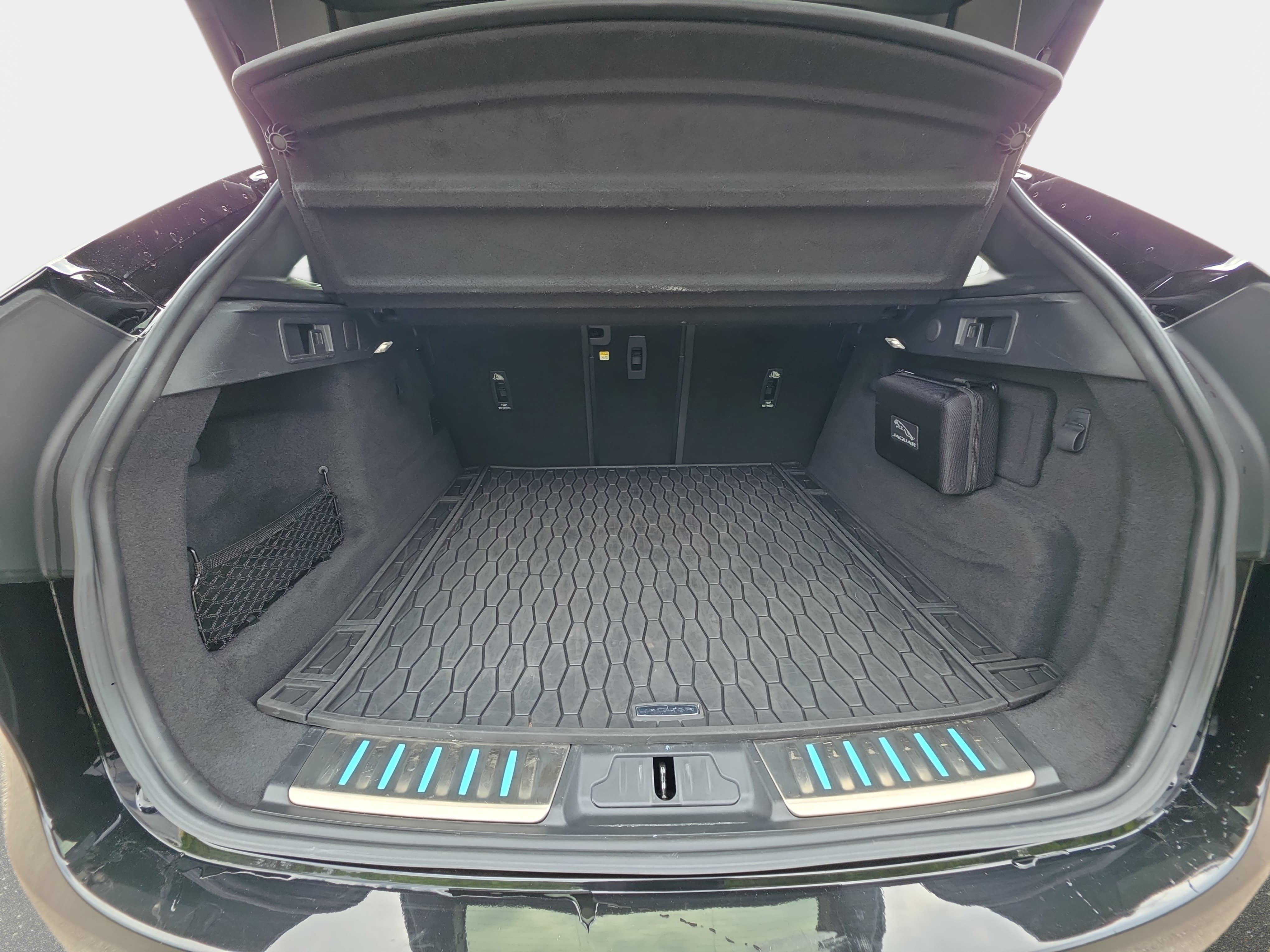 Certified 2022 Jaguar F-PACE SVR AWD/4WD image 12