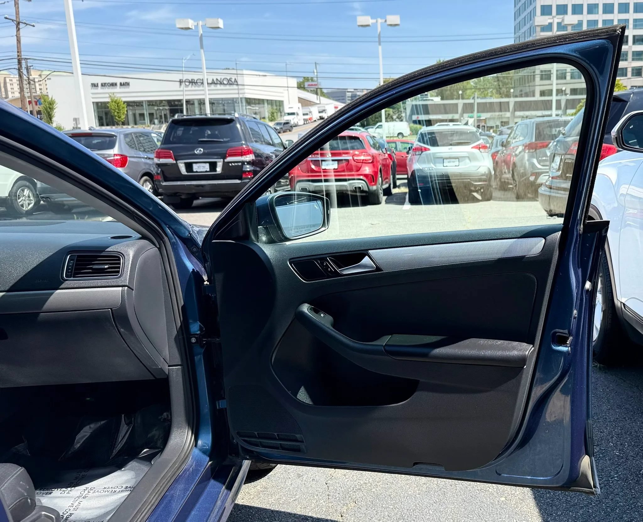 Used 2017 Volkswagen Jetta SE FWD image 35