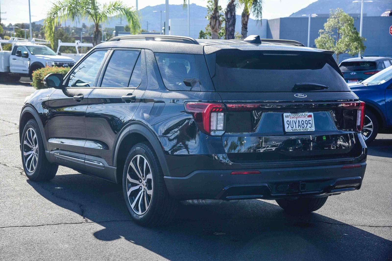 Used 2025 Ford Explorer ST-Line w/ Premium Package image 6