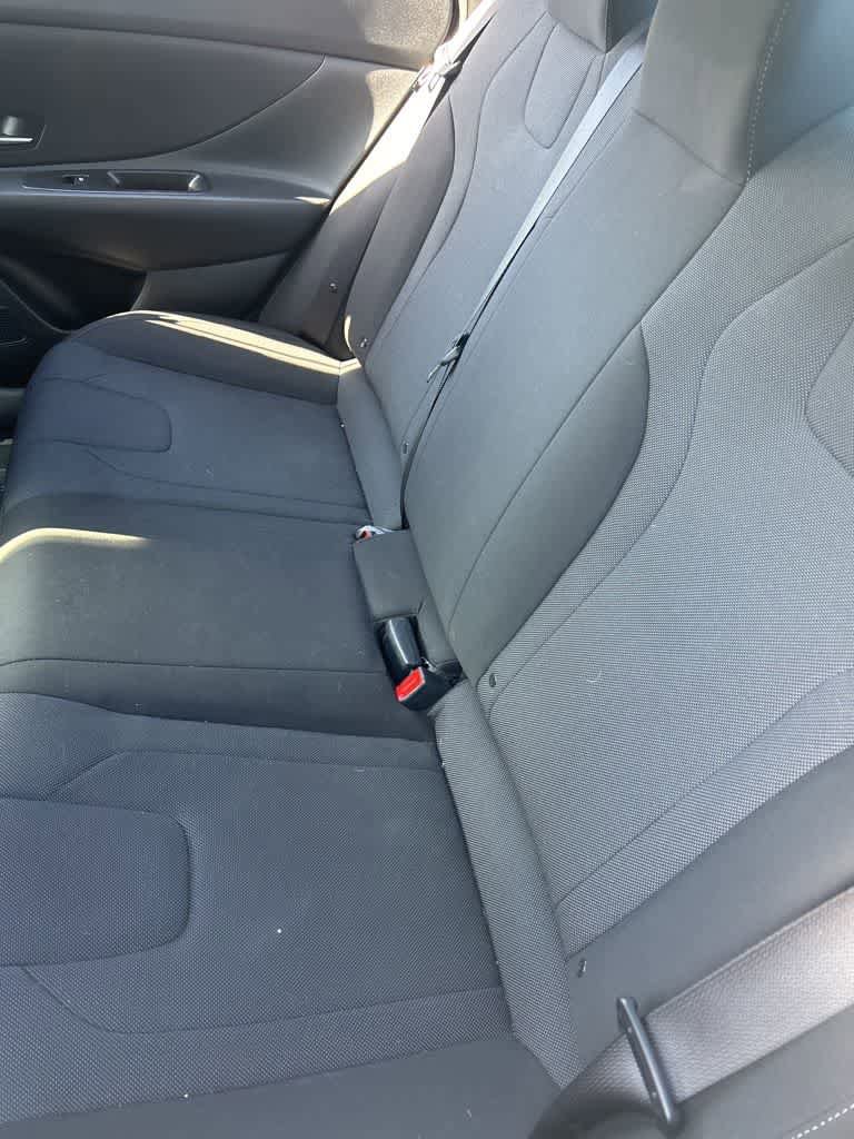 Certified 2025 Hyundai Elantra SE FWD image 6