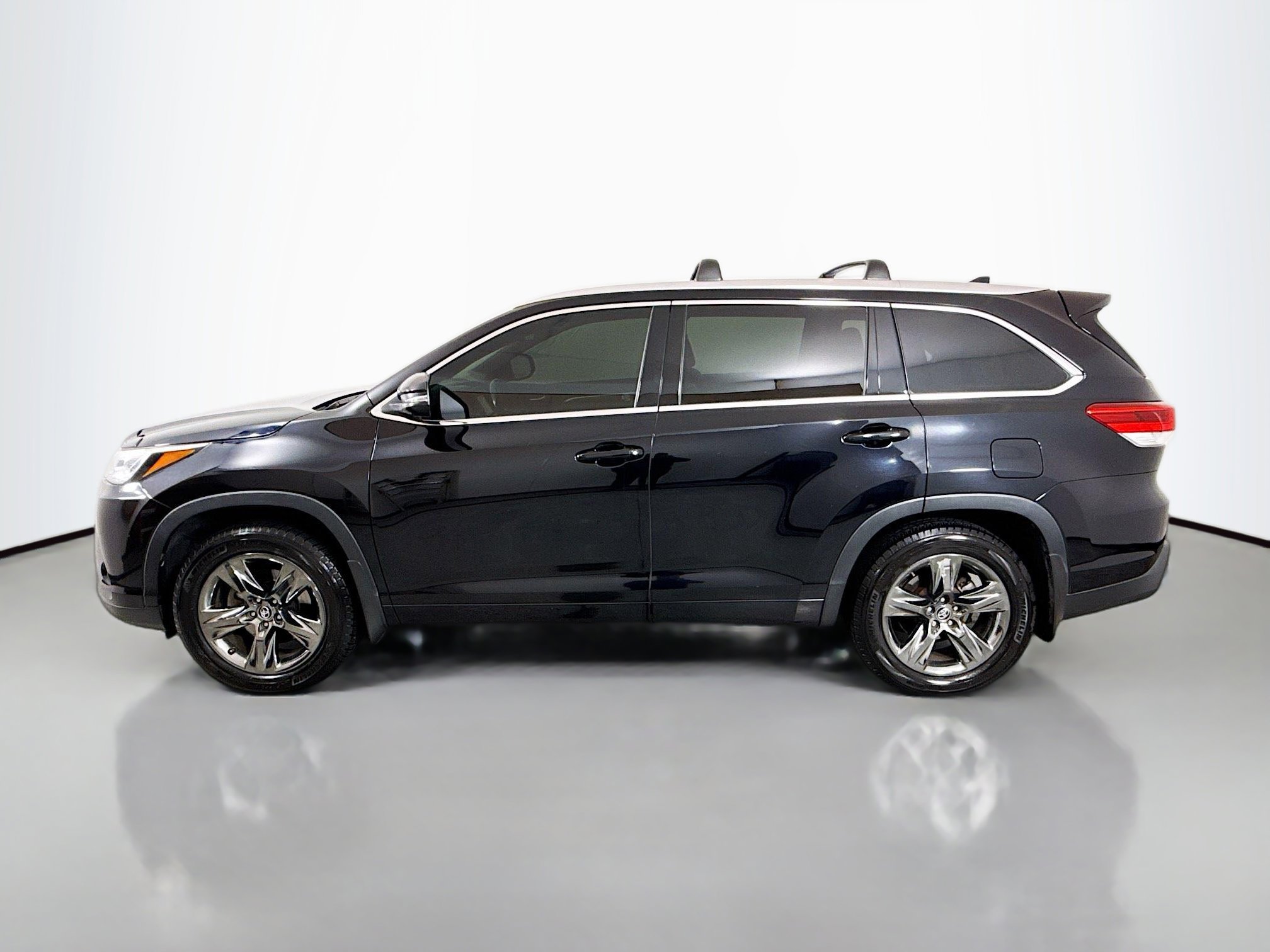 Used 2017 Toyota Highlander Limited Platinum AWD/4WD image 4