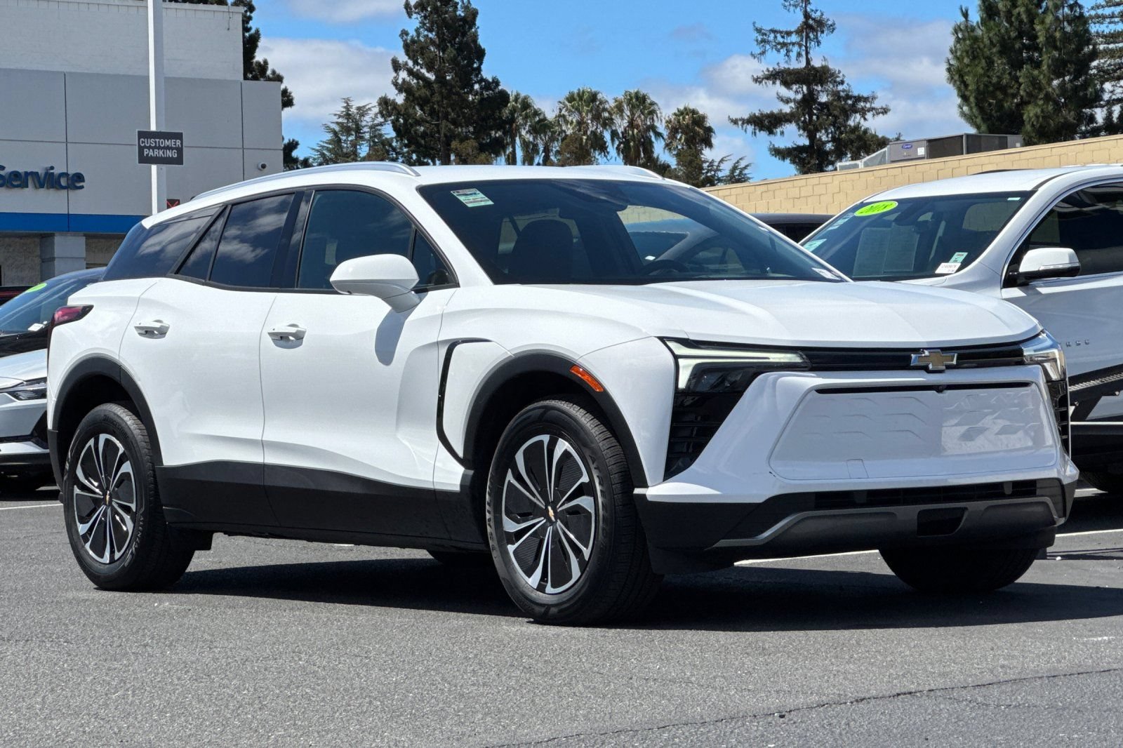Used 2024 Chevrolet Blazer EV LT AWD/4WD image 2