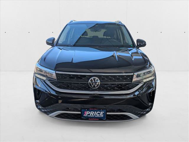 Used 2023 Volkswagen Taos SE w/ Panoramic Sunroof Package image 2