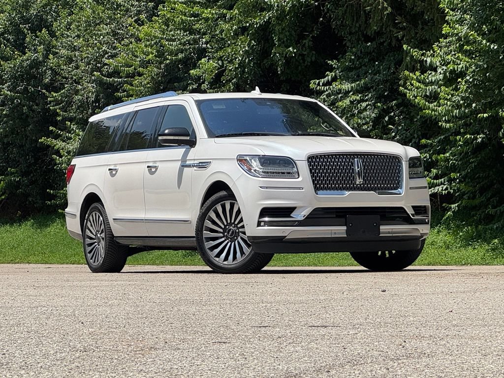 Used 2018 Lincoln Navigator L Reserve w/ Technology Package AWD/4WD image 2