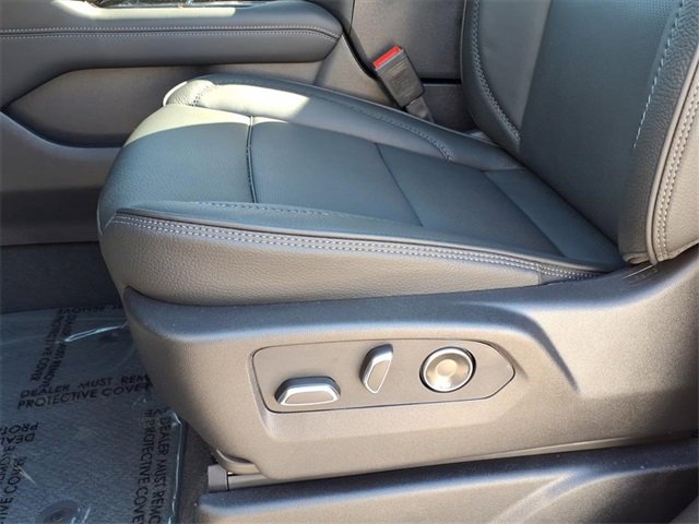New 2026 GMC Yukon XL Denali w/ Denali Reserve Package image 12