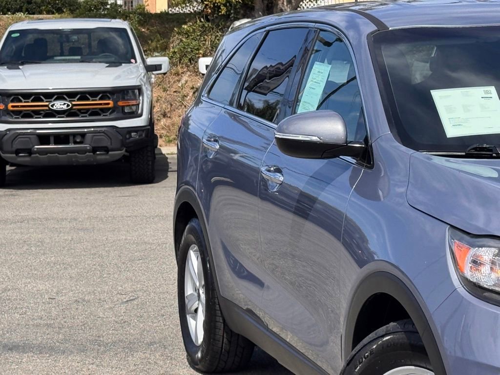 Used 2020 Kia Sorento LX FWD image 5