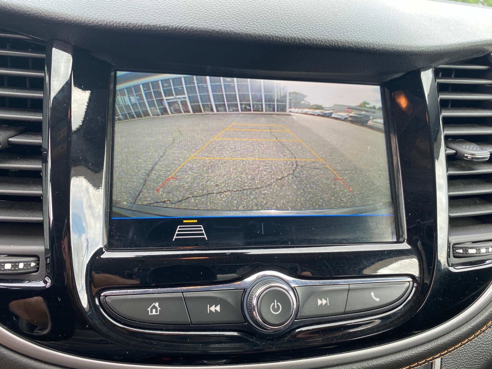 Used 2019 Chevrolet Trax LT w/ LT Convenience Package image 11