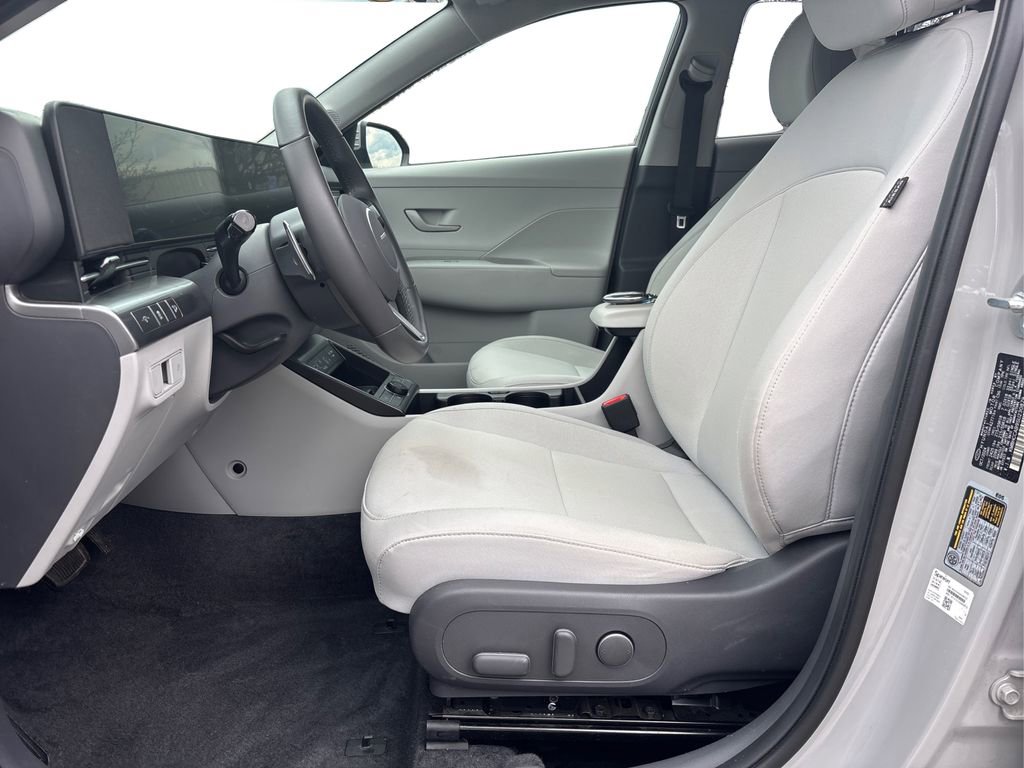 Certified 2025 Hyundai Kona SEL AWD/4WD image 9
