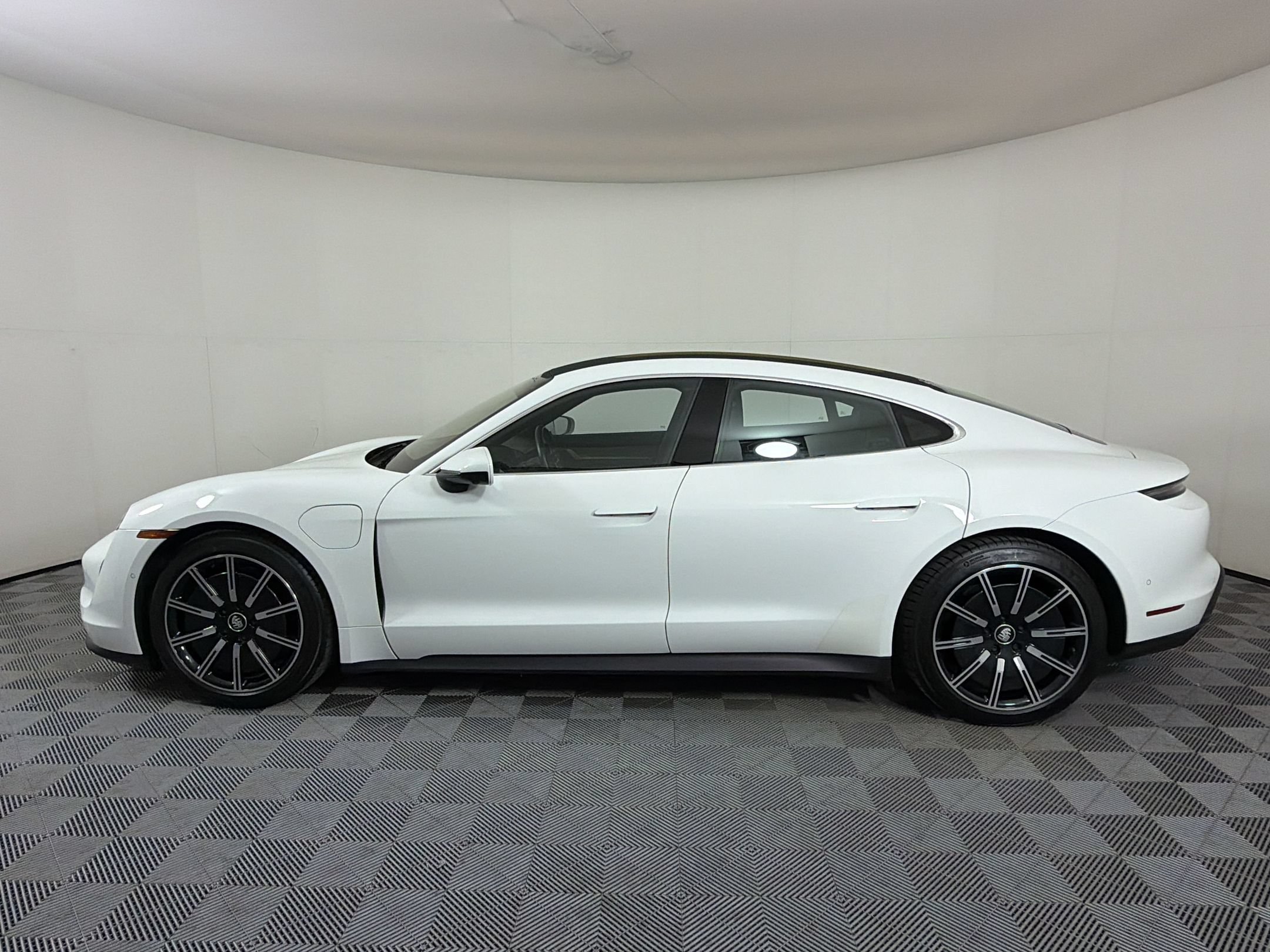 Certified 2020 Porsche Taycan 4S AWD/4WD image 2