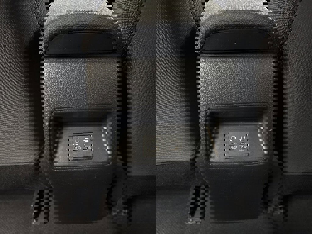 Used 2025 Toyota Corolla LE image 19