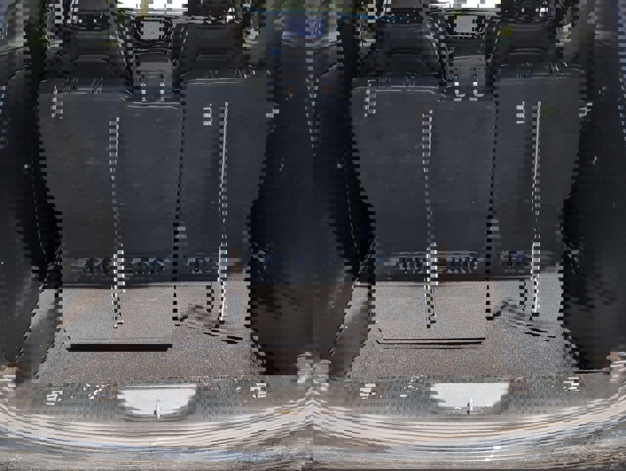 Used 2025 Chrysler Pacifica Select image 15