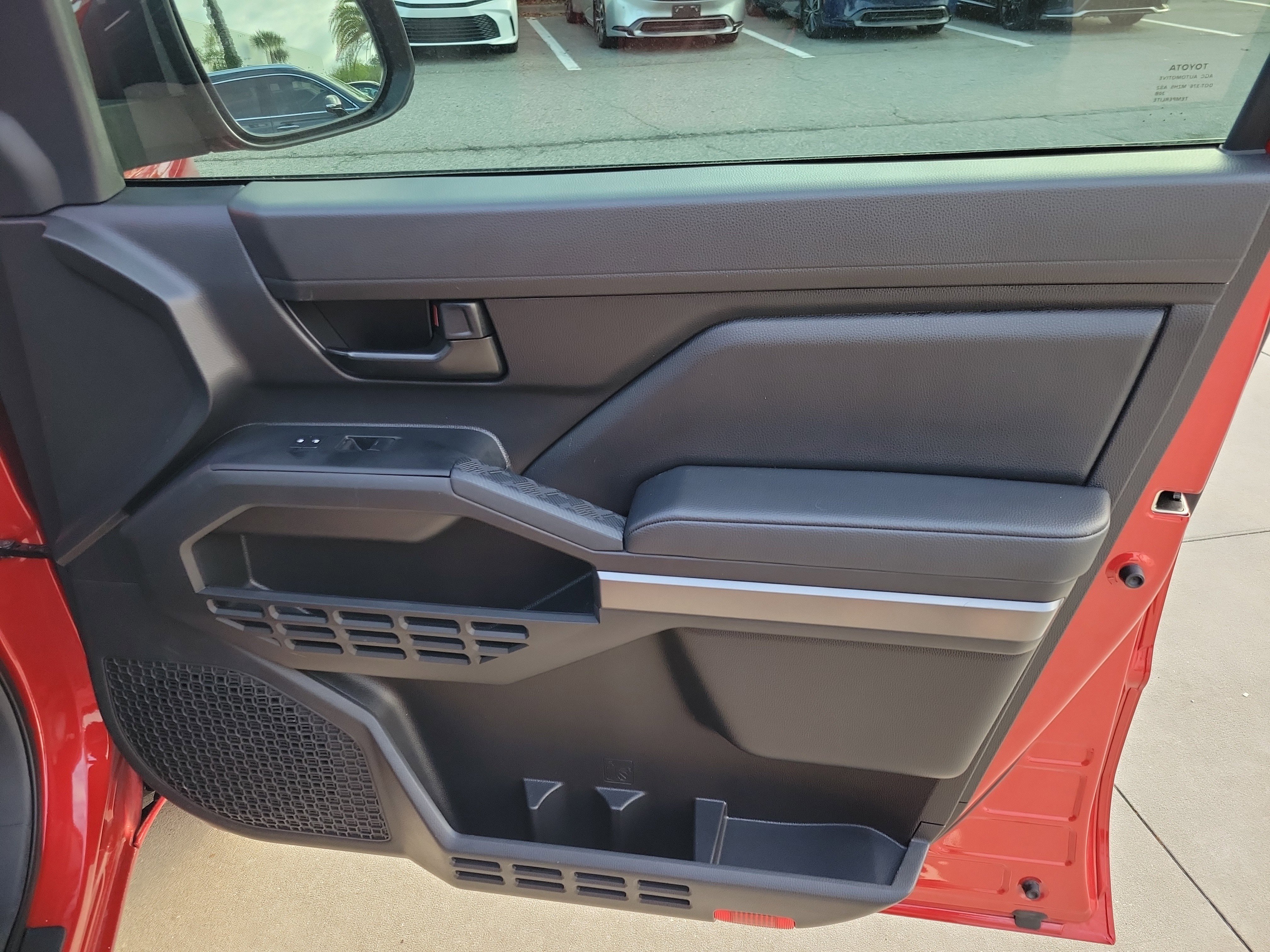 Certified 2025 Toyota Tacoma SR5 image 28