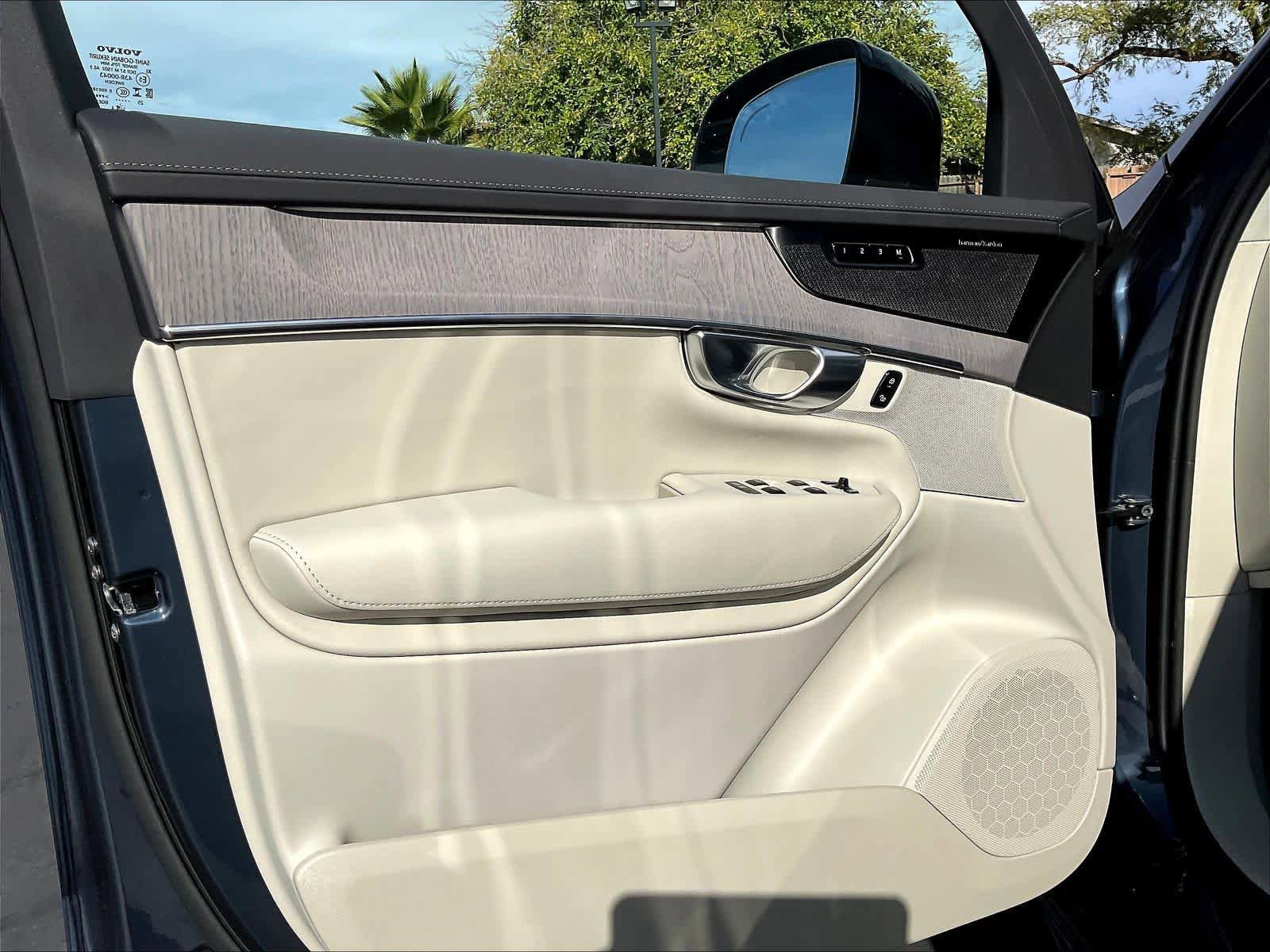 New 2026 Volvo XC90 B6 Ultra w/ Protection Package image 24