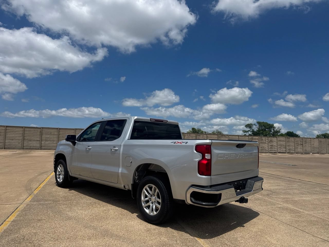 Used 2022 Chevrolet Silverado 1500 LT AWD/4WD image 17