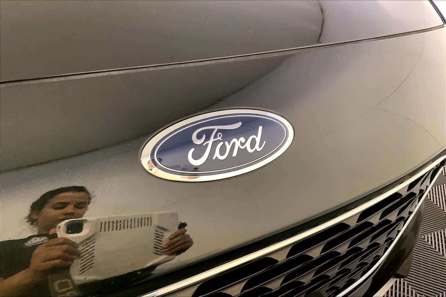 Used 2022 Ford Escape SEL w/ Technology Package FWD image 33
