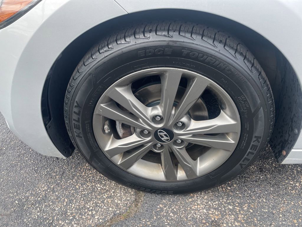 Used 2017 Hyundai Elantra SE w/ SE A/T Tech Package 03 FWD image 4