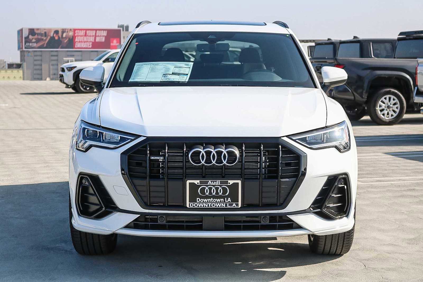 Used 2025 Audi Q3 2.0T Premium w/ Convenience Plus Package AWD/4WD image 2