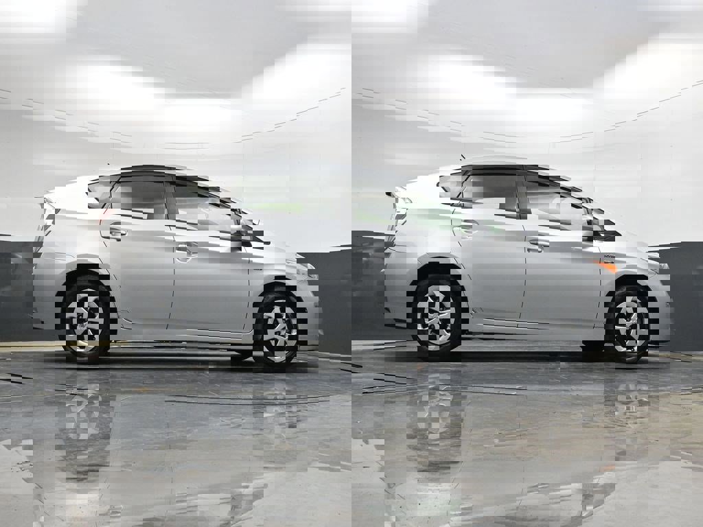 Used 2015 Toyota Prius Two FWD image 31