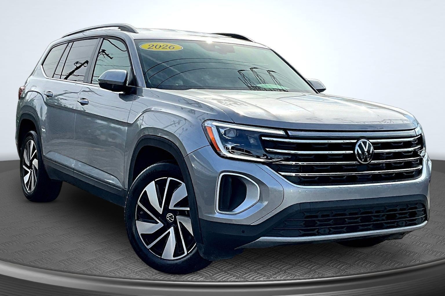 Used 2026 Volkswagen Atlas SE FWD image 2