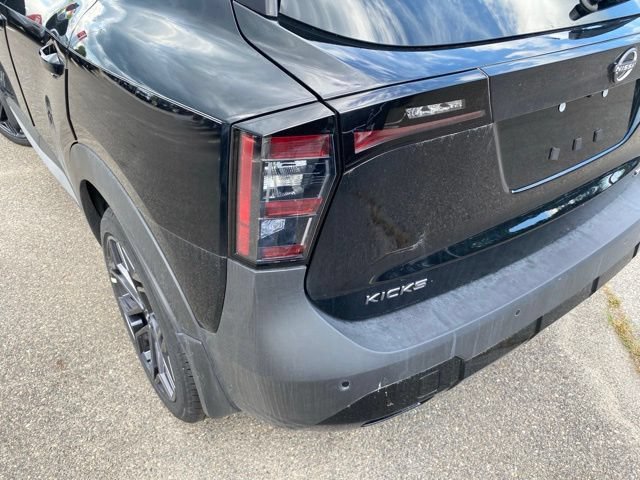 New 2026 Nissan Kicks SR w/ Cold Weather Package AWD/4WD image 9