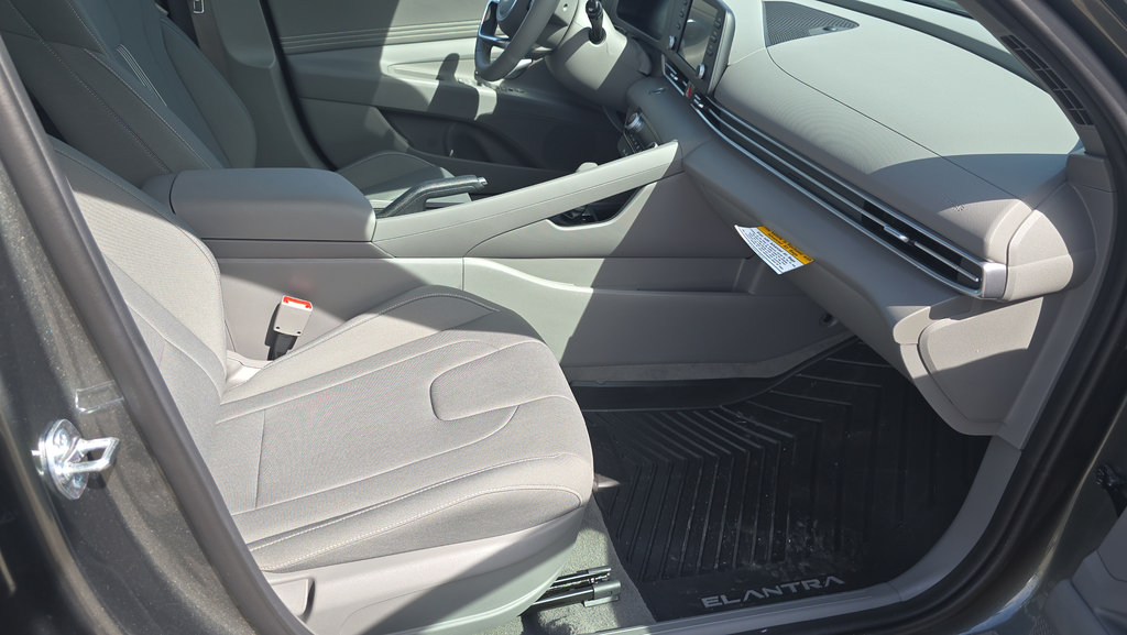 Certified 2026 Hyundai Elantra Sport FWD image 13