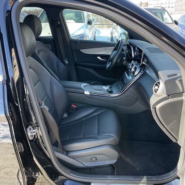 Used 2022 Mercedes-Benz GLC 300 4MATIC image 12