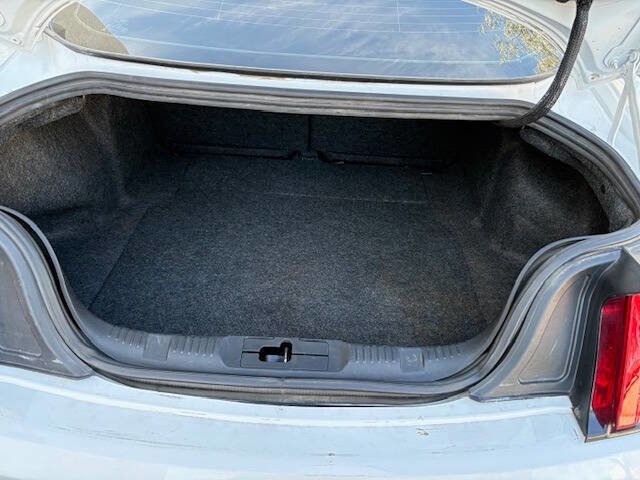 Used 2017 Ford Mustang V6 2dr Fastback image 24