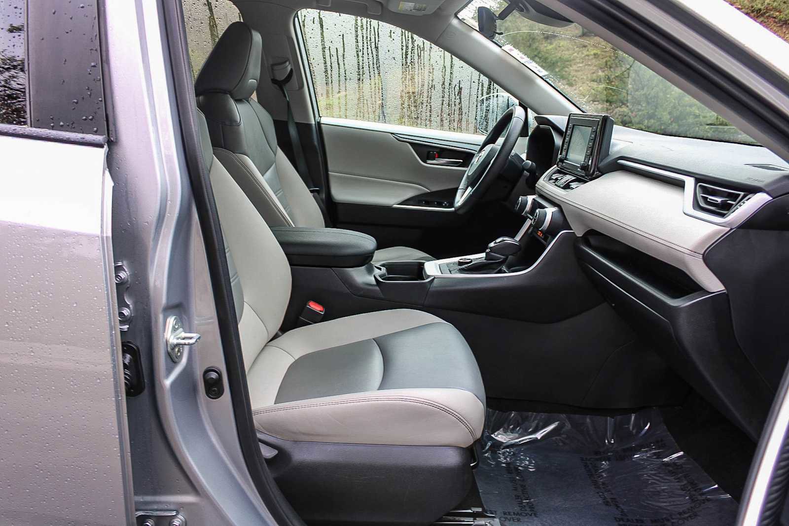 Used 2021 Toyota RAV4 XLE Premium w/ Carpet Mat Package (TMS) image 16