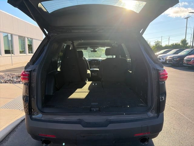 Used 2023 Chevrolet Traverse LT w/ Rear Camera Mirror Package AWD/4WD image 10