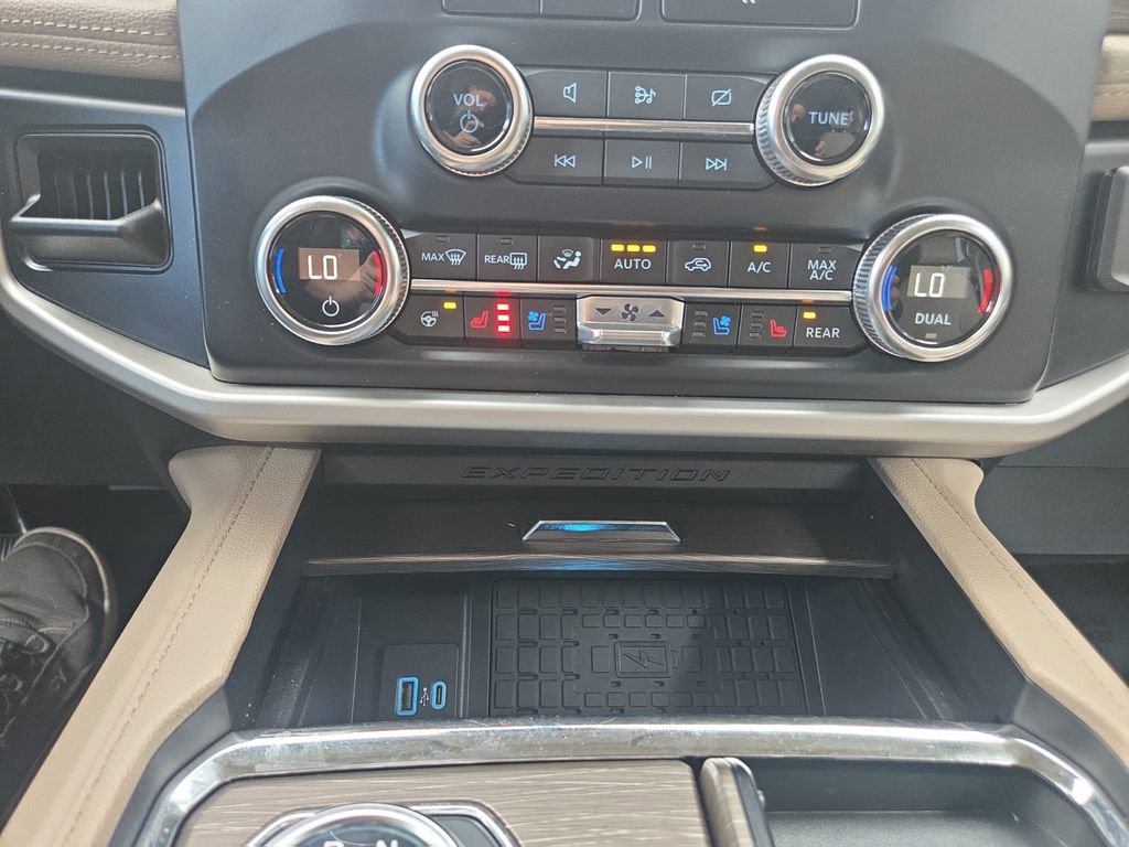 Used 2024 Ford Expedition Max Limited image 21