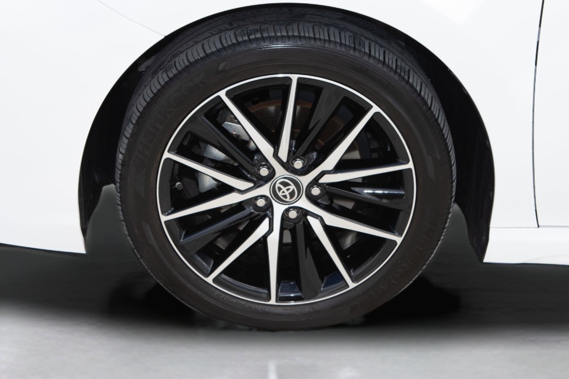 Used 2023 Toyota Camry SE image 32