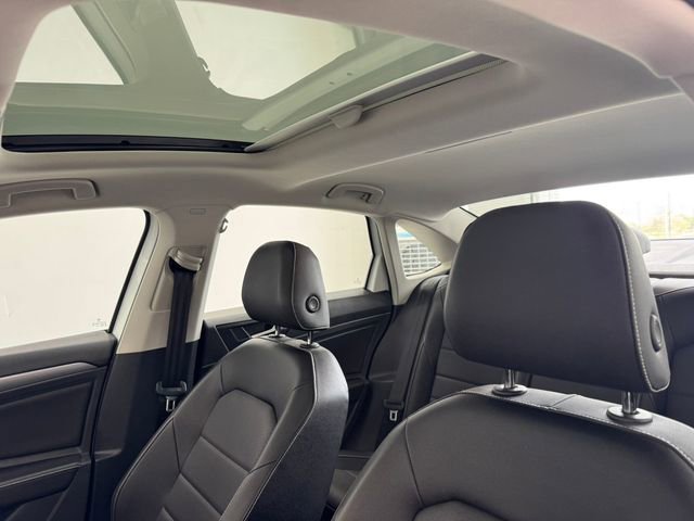 Used 2024 Volkswagen Jetta SE image 5