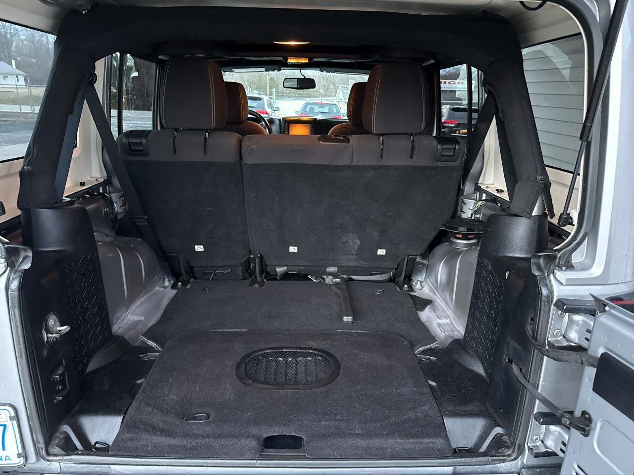 Used 2015 Jeep Wrangler Unlimited Sahara w/ Connectivity Group AWD/4WD image 24