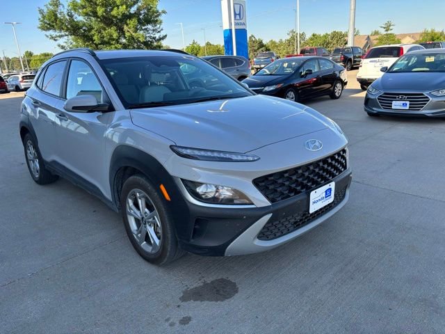 Used 2023 Hyundai Kona SEL AWD/4WD image 3