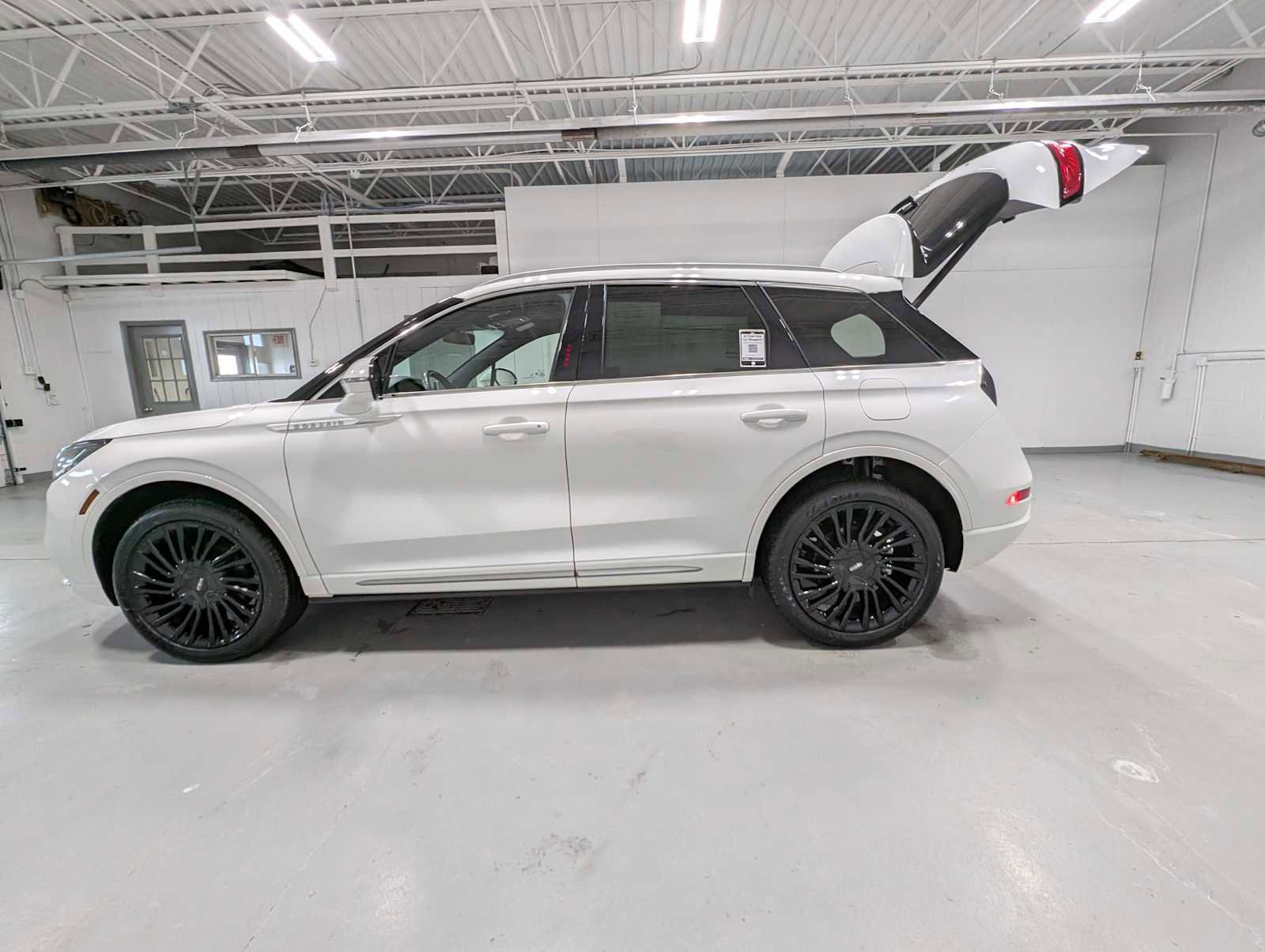 Certified 2022 Lincoln Corsair Reserve image 12