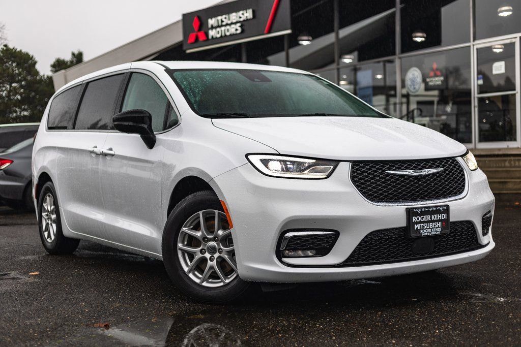 Used 2024 Chrysler Pacifica Touring-L