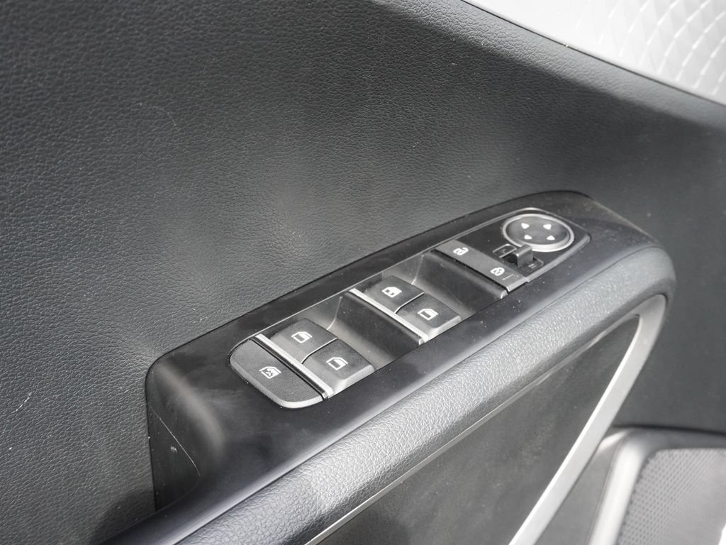 Used 2025 Kia Soul LX w/ LX Technology Package FWD image 32