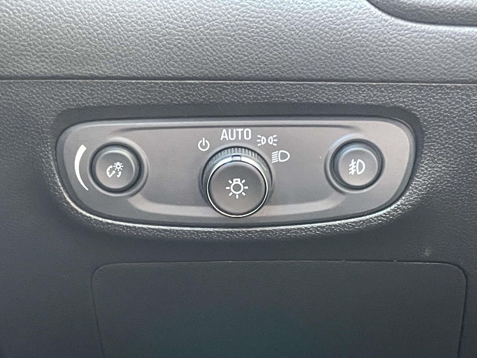 Used 2023 Buick Encore GX Essence w/ Experience Buick Package FWD image 18