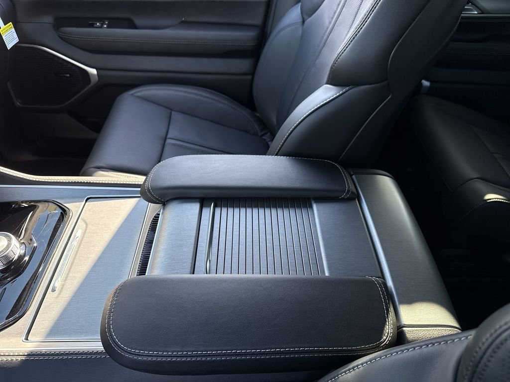 New 2026 Jeep Grand Wagoneer L 4WD w/ Premium Group I image 20