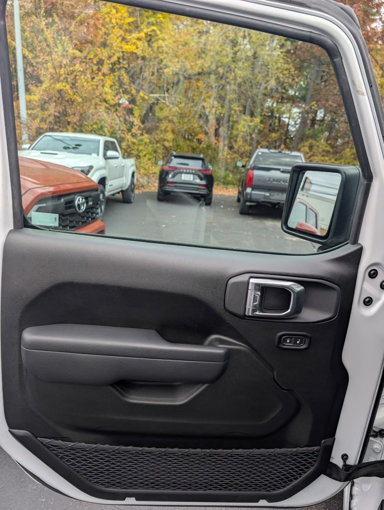 Used 2025 Jeep Wrangler Sport image 14